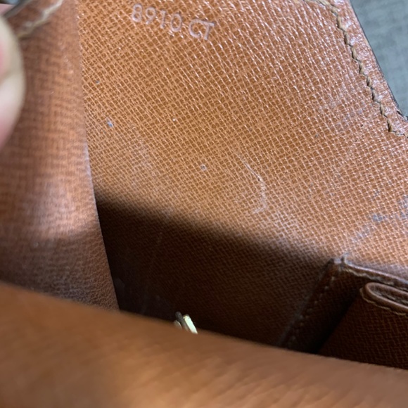 Authentic Louis Vuitton Porte Documents Bandouliere - Picture 10 of 15